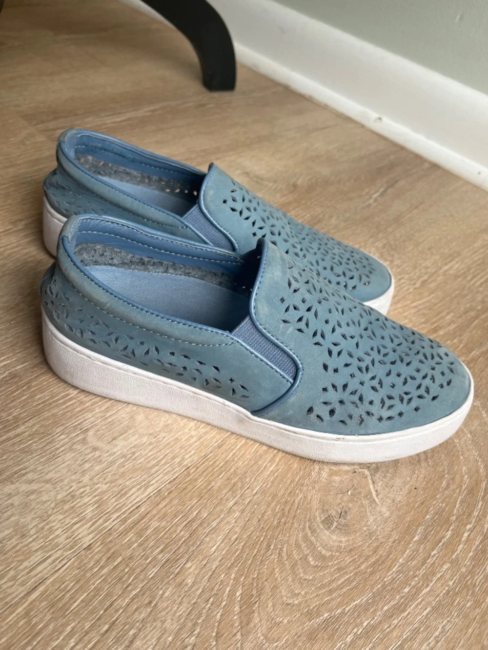Vionic Splendid Midi Perf Slip on Blue suede 5
